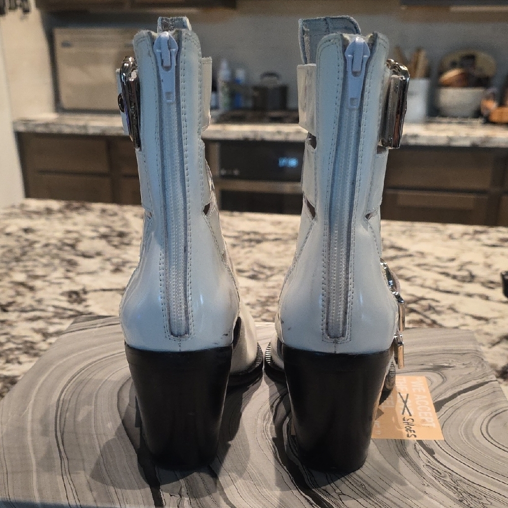 Stylish White Buckle Ankle Boots - Picture 4 of 7
